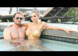 Enlace a Se gastan 100k dólares al mes en caprichos, así es la vida de lujos de esta pareja [Inglés]