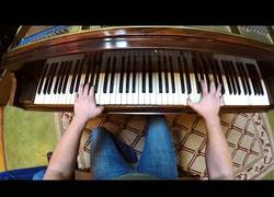 Enlace a ¡Alucina con la improvisación de este chico en el piano!