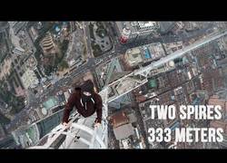 Enlace a ¡Espectacular! Dos escaladores se suben a uno de los rascacielos más altos de China