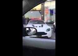 Enlace a Alucina con los coches que puedes encontrarte en cualquier calle de Dubai