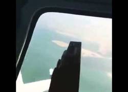 Enlace a Impresionante: Un Airbus A380 pasando por debajo de un helicóptero en pleno vuelo