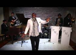 Enlace a Así suena Halo de Beyoncé con música estilo de los años 60