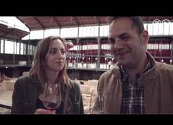 Enlace a Este periodista hace probar un vino de 1€ en una feria de vinos. Las sorprendentes respuestas