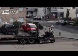 Enlace a Así se sube un conductor de carretilla elevadora like a boss