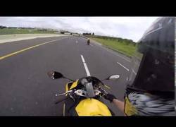 Enlace a Lo que se siente cuando te adelantan a 320km/h