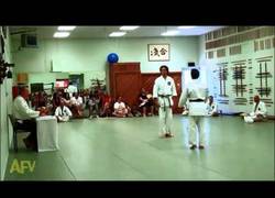 Enlace a Lo peor que te puede pasar siendo karateka antes de luchar, que se te duerman las piernas