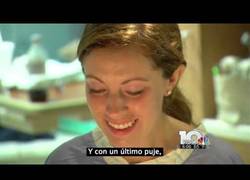 Enlace a Ella esperó 10 años para tener un bebé. La bonita historia de quien le prestó su vientre