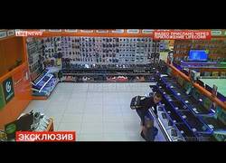 Enlace a Ladrón ruso comete robo en una tienda de electrónica. Así, tan fácil...