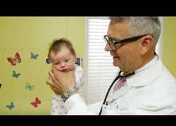 Enlace a ¿Tu bebé no deja de llorar? Este pediatra enseña un método para que se calmen rápidamente