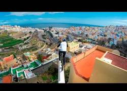 Enlace a Saltando por los tejados de Gran Canaria. Simplemente... ¡BRUTAL!