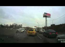 Enlace a Estos policías rusos que iban en acción protagonizan un tremendo accidente