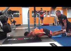 Enlace a ¡Brutal! Atención al ejercicio de este jugador. ¿Te vez capaz de hacerlo?