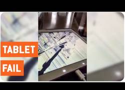 Enlace a Esta chica engaña a su padre haciéndole creer que rompió su tablet