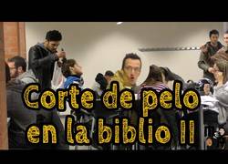 Enlace a Hay que estar muy pirado para hacer esto en época de exámenes - Broma cámara oculta