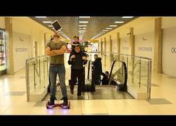 Enlace a Malabares con hoverboard y un iPad que termina muy mal