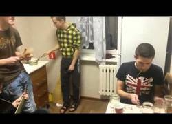 Enlace a Genialidad la de estos estudiantes rusos que se están preparando para la sesión