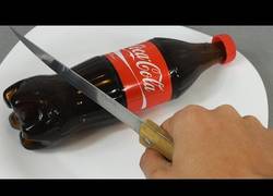 Enlace a ¿Quieres comerte una Coca-Cola literalmente? Así se hace