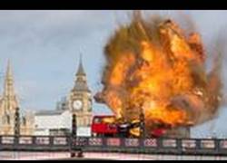 Enlace a Pánico en Londres al explotar un autobús (controlado) de una película de Jackie Chan