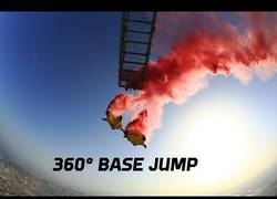 Enlace a Espectacular salto desde el rascacielos más alto del mundo en 360º