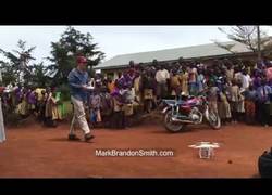 Enlace a La reacción de estos niños africanos al ver un dron por primera vez es brutal