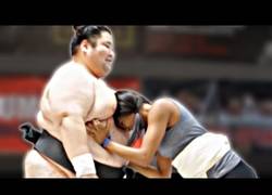 Enlace a Gente normal vs luchadores de sumo en un combate. ¿Quién ganará?