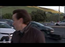 Enlace a Este reportero transmitía en directo un accidente y ocurrió lo siguiente...