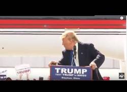 Enlace a Intento de ATAQUE CON ARMA BLANCA a Donald TRUMP