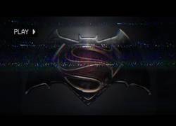 Enlace a Así sería el tráiler de Batman v Superman en el año 1995