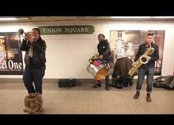 Enlace a Arte en el metro. Hay mucha calidad ahí