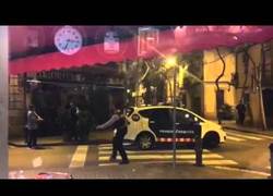 Enlace a Así se reducen a un turista con un cuchillo en la mano en la Barceloneta