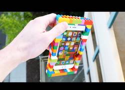 Enlace a ¿Puede una funda de LEGO proteger un iPhone al lanzarlo desde muchos metros de altura?