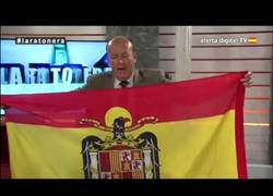 Enlace a Cargan en TV contra la bandera republicana el 14 de abril y exhiben la franquista
