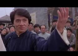 Enlace a Jackie Chan es el Record Guinness mayor número de escenas de riesgo por un actor