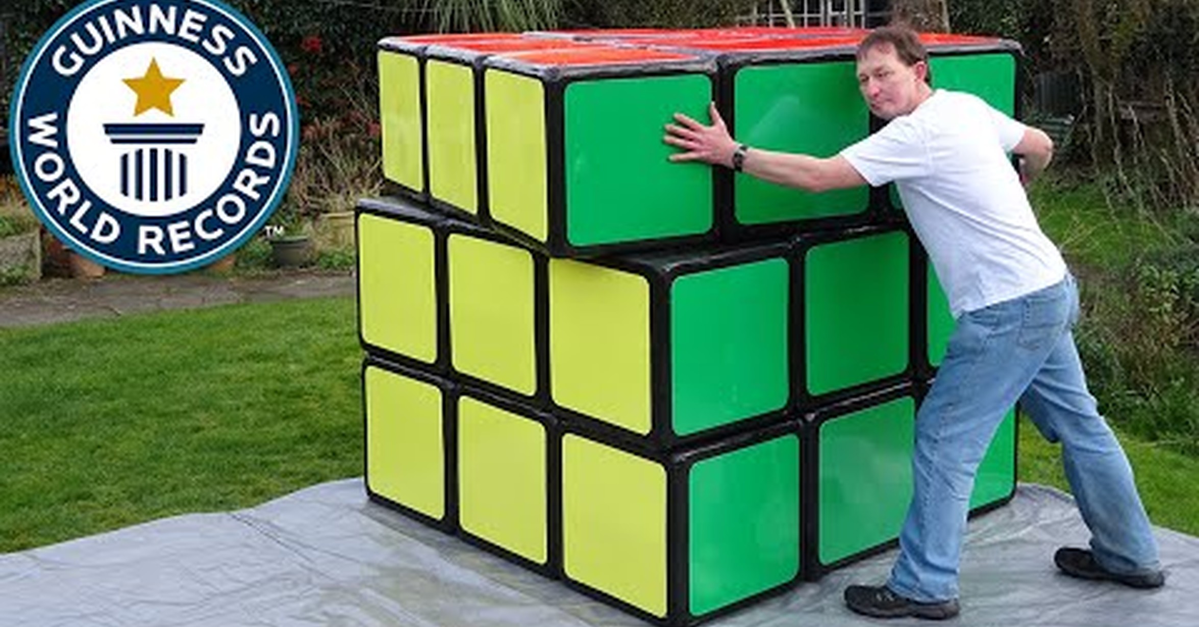 Странный кубик хср кому отдать. Самый большой кубик рубик в мире 3на3. Кубик рубик 3 на 3 гигантский. Рекорд кубика Рубика 3х3. Рекорд Гиннесса кубик Рубика 1x1.