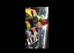 Enlace a Un día de suerte en la máquina de vending [Inglés]