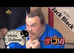 Enlace a El divertido juego en el que participa Jack Black en un programa coreano