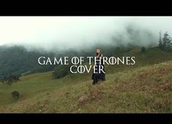 Enlace a Excelente intro de Game of Thrones con una grandísima voz
