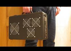 Enlace a Este chico hace su PC de sobremesa muy portátil