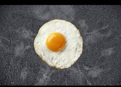 Enlace a Fácil y sencillo: así se preparan los huevos fritos en Australia
