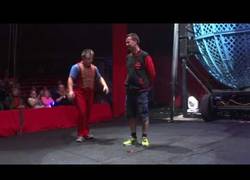 Enlace a Cuando un truco sale mal y dejas KO a un ayudante en el circo Zyair