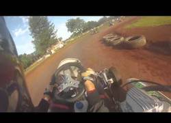 Enlace a Atención como corre este piloto después de hacer un trompo y perder posiciones