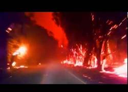 Enlace a ¿Camino al infierno?.. No, es un bosque de Canadá en llamas
