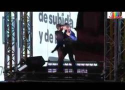 Enlace a Un tango por las alturas a 40 metros que les da el Récord Guinness