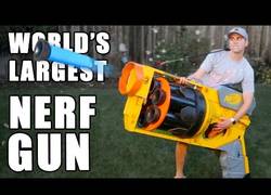 Enlace a Estos chicos construyen la pistola NERF más grande del mundo