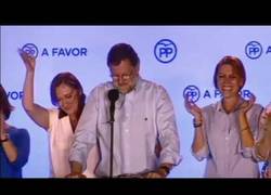 Enlace a Los militantes del PP se burlan de PODEMOS en la celebración: