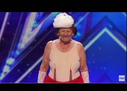 Enlace a Dorothy Williams, la anciana striptease de 90 años en Got Talent