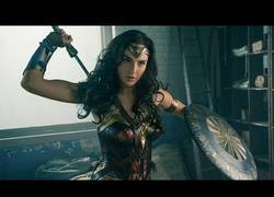 Enlace a Tráiler de la película de Wonder Woman. Ya con ganas de verla en acción