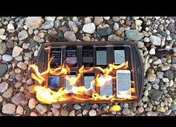 Enlace a ¿Qué modelo de iPhone resiste mejor a las llamas?