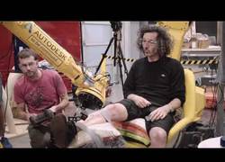 Enlace a El tatuaje del futuro hecho por un tatuador robot