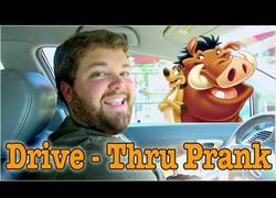 Enlace a Cuando Timón y Pumba van a un restaurante [Inglés]